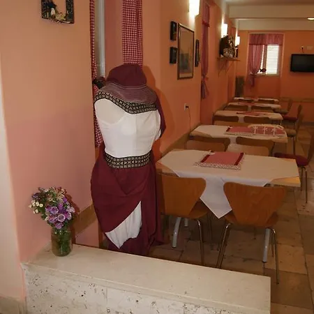 Diklo Hostel *
